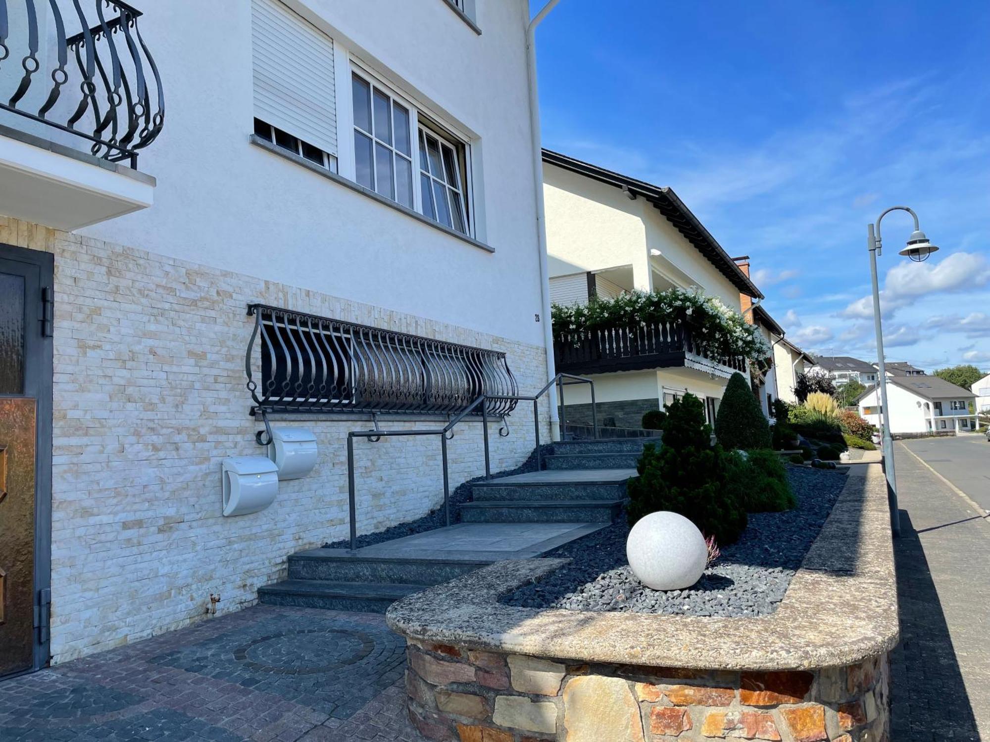 Moderne Ferienwohnung Zur Schlosshöhe Lieser Exterior foto